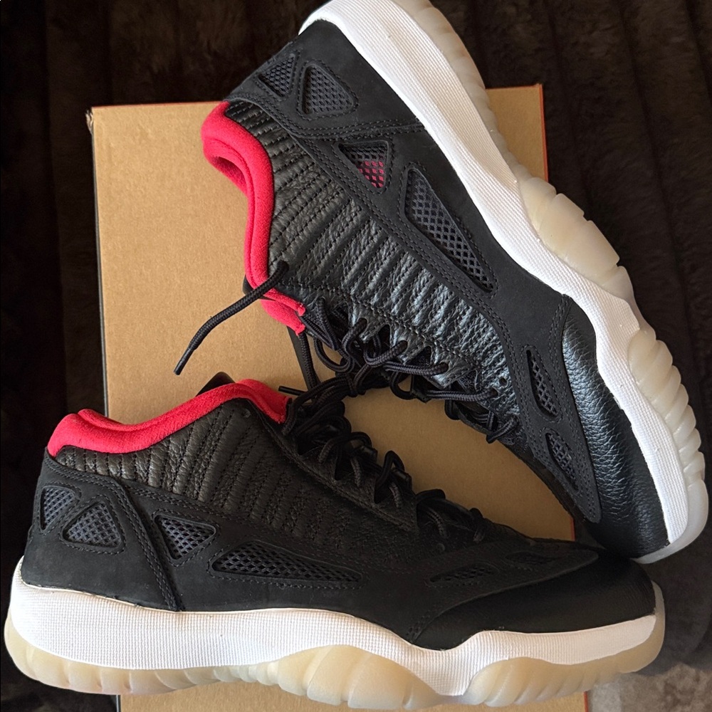 Air Jordan 11 Retro Low IE